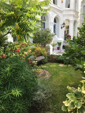 Victorian apartment 5 mins from the sea